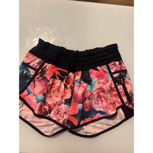 Lululemon Secret Garden Rose Floral Pink Black Tracker Shorts Size 4 RARE HTF